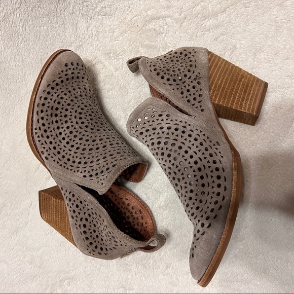 JEFFREY CAMPBELL ROSALEE Laser Cut Ankle Boots Booties 9.5 - Picture 8 of 16